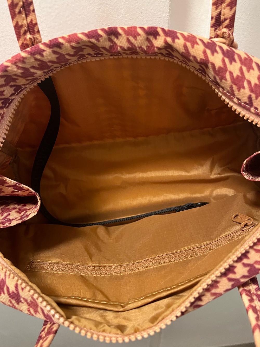 UO Exclusive Baggu Bowler Bag Houndstooth (Regular size) - Picture 3 of 3